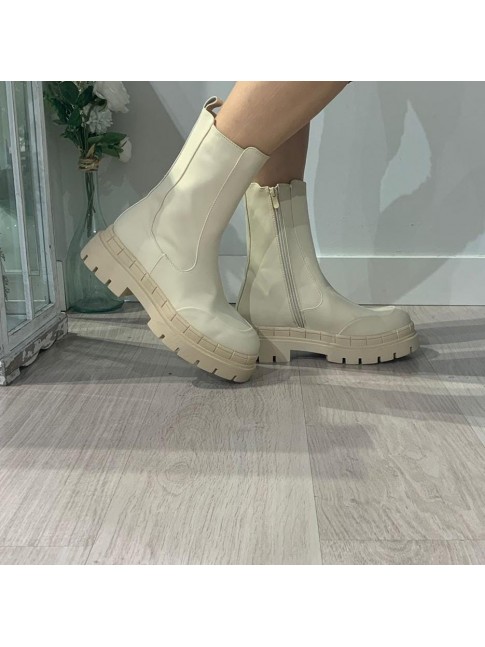 BOTA NIKA