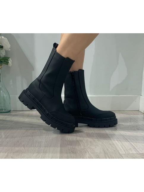 BOTA NIKA